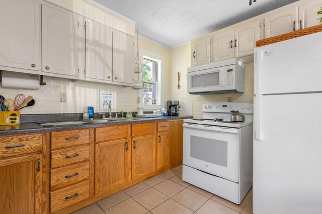6128 M 63 N, Coloma, MI 49038