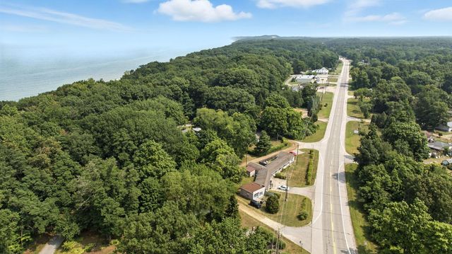 6128 M 63 N, Coloma, MI 49038