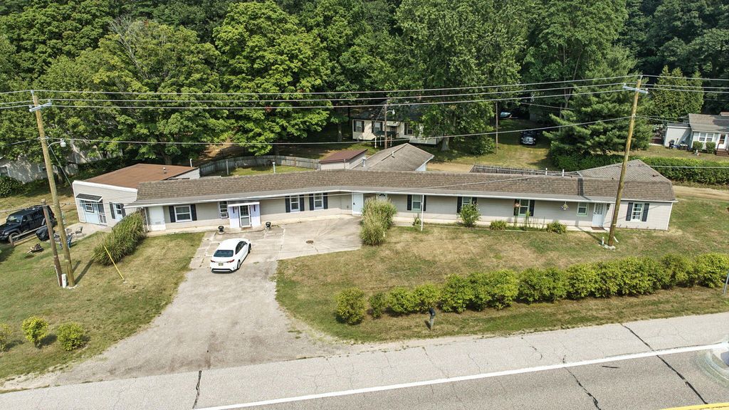 6128 M 63 N, Coloma, MI 49038