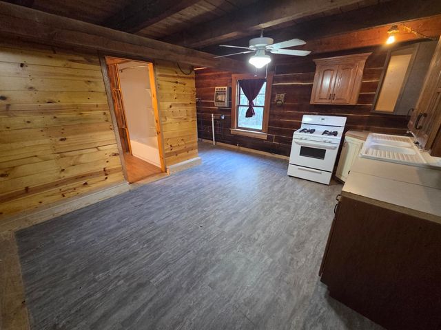 659 Rr 63 Box 659, Cabool, MO 65689