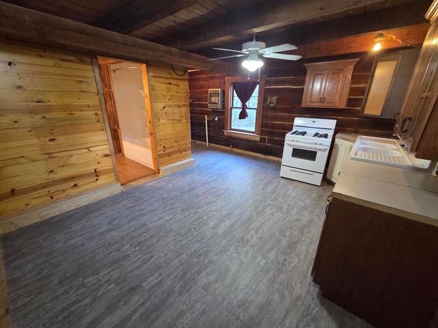 659 Rr 63 Box 659, Cabool, MO 65689