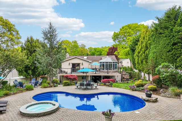 106 Morewood Drive, Smithtown, NY 11787