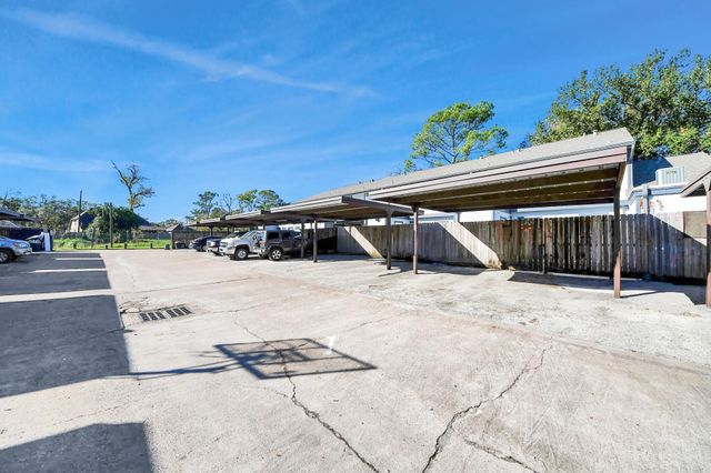 5825 Village Forest Court, Houston, TX 77092