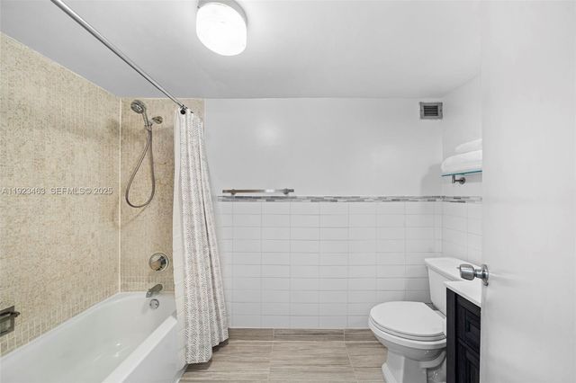 17011 N Bay Rd 107, Sunny Isles Beach, FL 33160