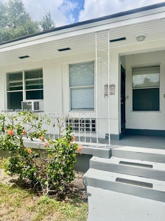 3 Santillane Ave 2, Coral Gables, FL 33134