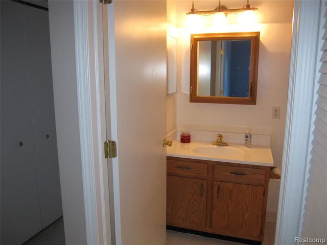 17024 Beach Street, Clinton Township, MI 48038