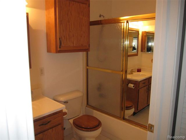 17024 Beach Street, Clinton Township, MI 48038