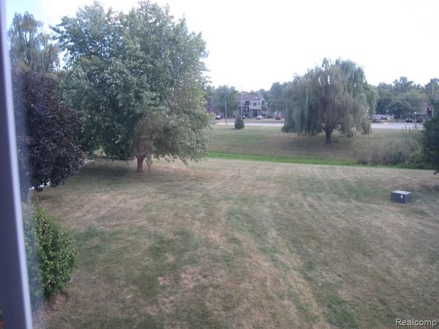 17024 Beach Street, Clinton Township, MI 48038