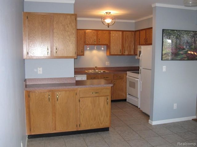 17024 Beach Street, Clinton Township, MI 48038