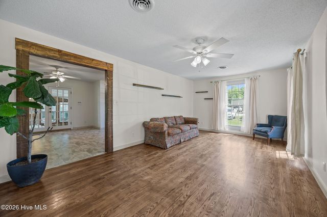 611 Hubert Boulevard, Hubert, NC 28539