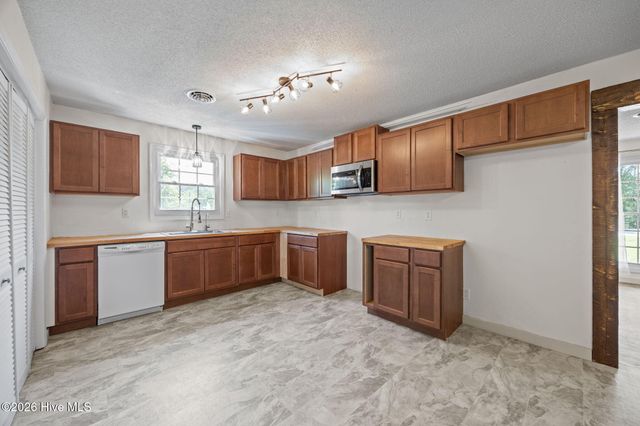 611 Hubert Boulevard, Hubert, NC 28539