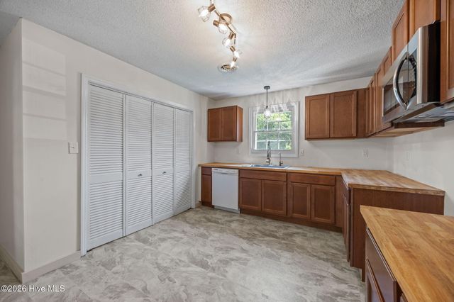 611 Hubert Boulevard, Hubert, NC 28539