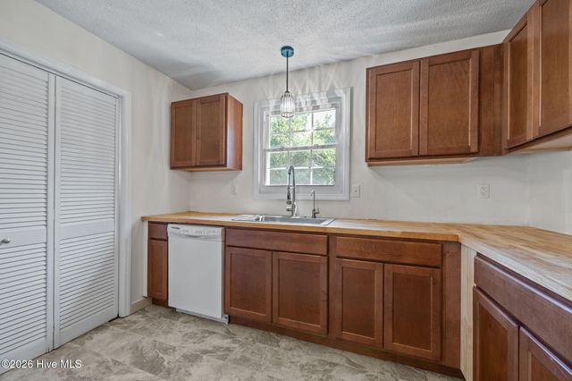 611 Hubert Boulevard, Hubert, NC 28539