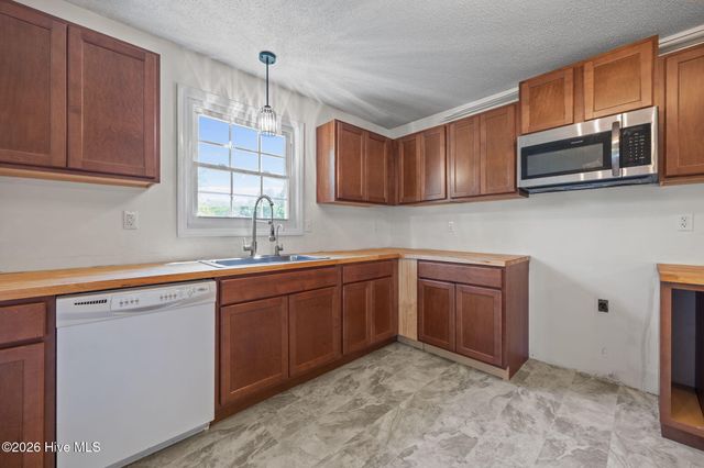 611 Hubert Boulevard, Hubert, NC 28539