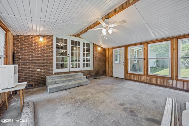 611 Hubert Boulevard, Hubert, NC 28539