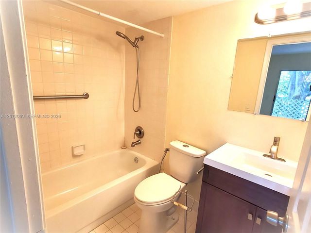 251 SW 132nd Way 208H, Pembroke Pines, FL 33027