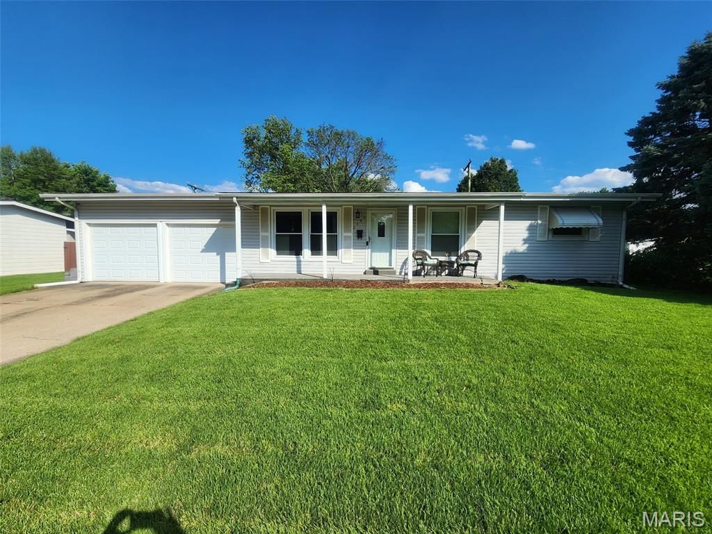2040 Love Lane, Florissant, MO 63031