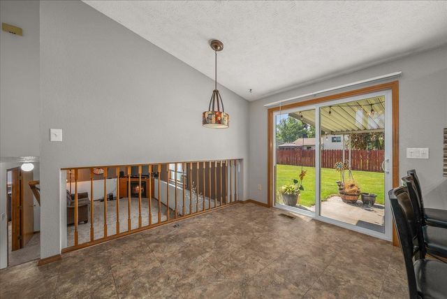 10403 N Arrowhead Rd Dr, Spokane, WA 99208