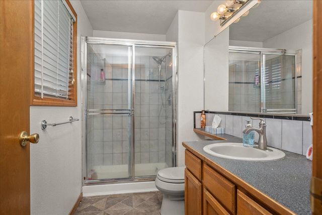10403 N Arrowhead Rd Dr, Spokane, WA 99208