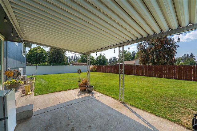 10403 N Arrowhead Rd Dr, Spokane, WA 99208