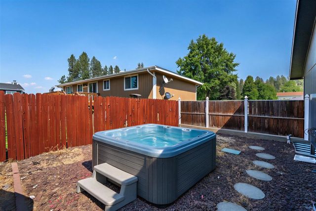 10403 N Arrowhead Rd Dr, Spokane, WA 99208