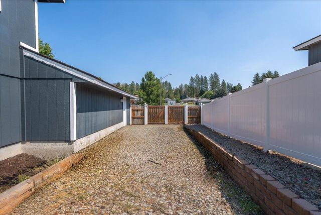 10403 N Arrowhead Rd Dr, Spokane, WA 99208