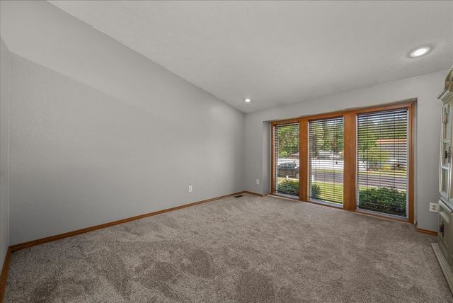 10403 N Arrowhead Rd Dr, Spokane, WA 99208