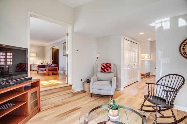 1949 E River Terrace, Minneapolis, MN 55414