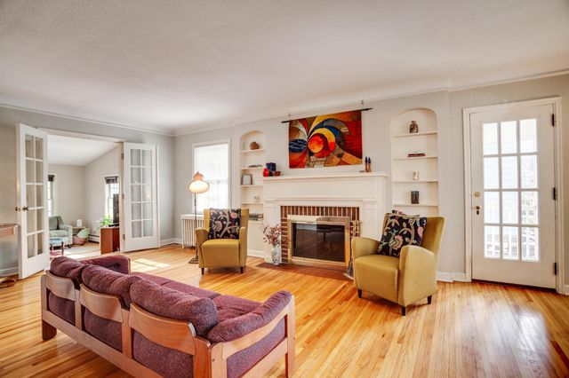1949 E River Terrace, Minneapolis, MN 55414