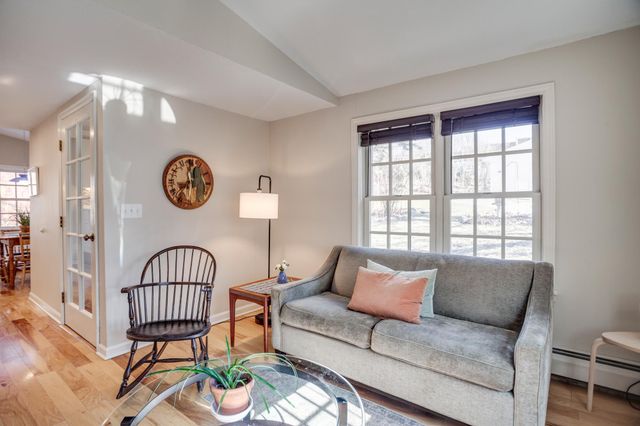 1949 E River Terrace, Minneapolis, MN 55414