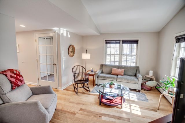 1949 E River Terrace, Minneapolis, MN 55414