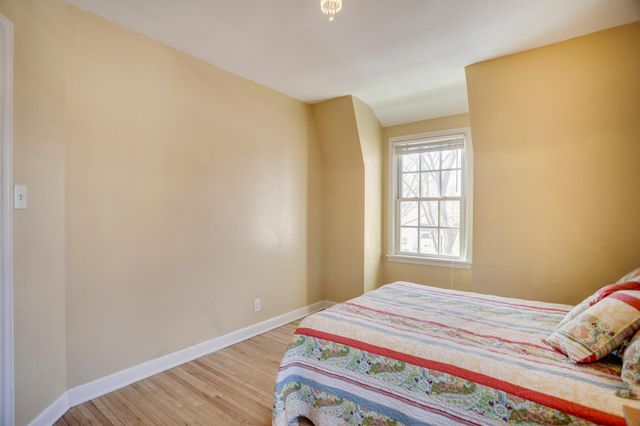 1949 E River Terrace, Minneapolis, MN 55414