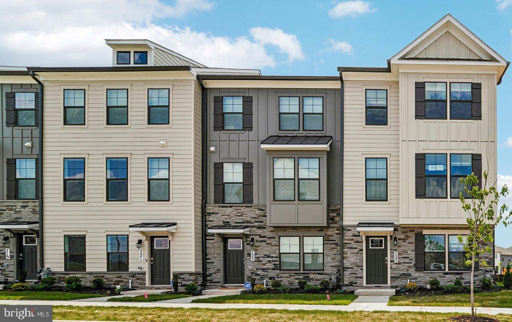 241 MONROE AVE, Frederick, MD 21701