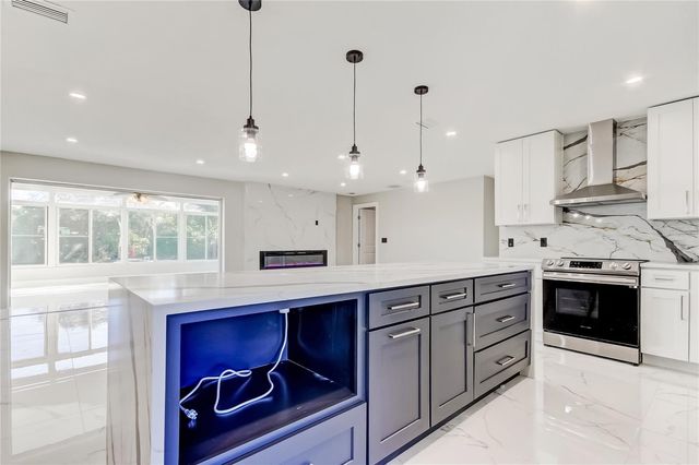 1992 ARVIS CIRCLE E, Clearwater, FL 33764