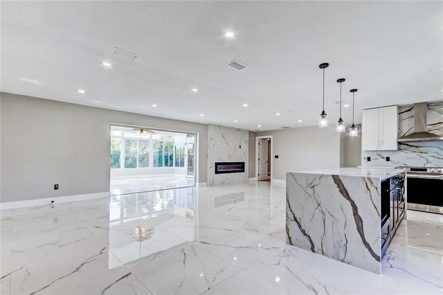 1992 ARVIS CIRCLE E, Clearwater, FL 33764