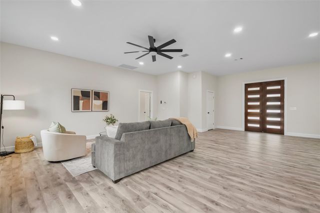 197 S Buckhorn DR, Bastrop, TX 78602