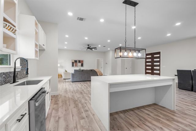 197 S Buckhorn DR, Bastrop, TX 78602