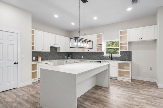 197 S Buckhorn DR, Bastrop, TX 78602