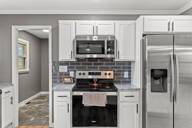 112 Derby Court, Versailles, KY 40383