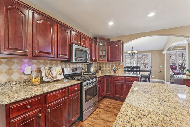 911 Tipperary Street, Gilberts, IL 60136