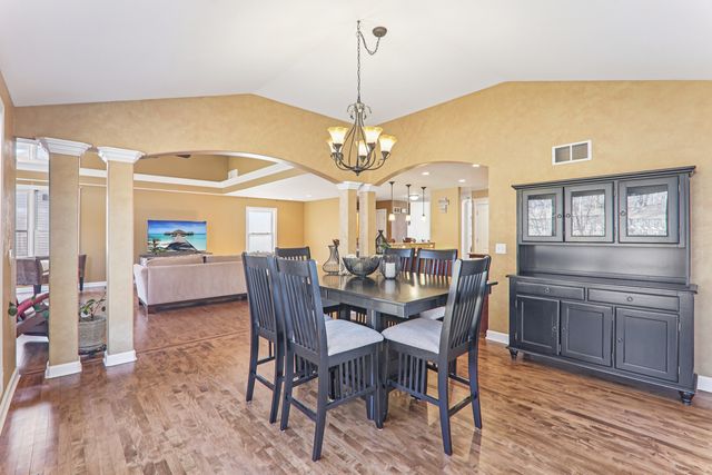 911 Tipperary Street, Gilberts, IL 60136