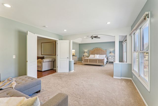 911 Tipperary Street, Gilberts, IL 60136