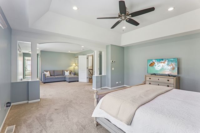 911 Tipperary Street, Gilberts, IL 60136