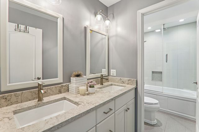 911 Tipperary Street, Gilberts, IL 60136