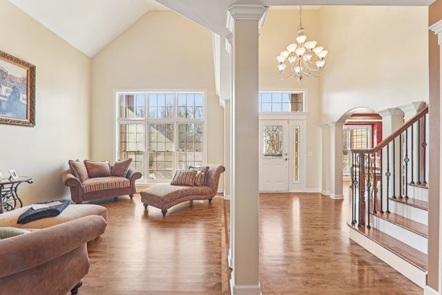 911 Tipperary Street, Gilberts, IL 60136