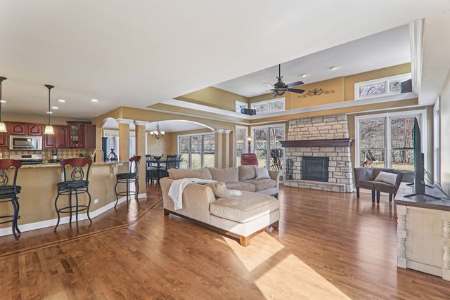 911 Tipperary Street, Gilberts, IL 60136