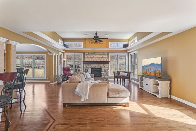 911 Tipperary Street, Gilberts, IL 60136