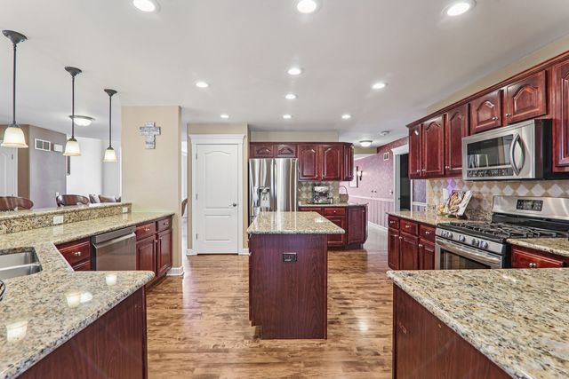 911 Tipperary Street, Gilberts, IL 60136