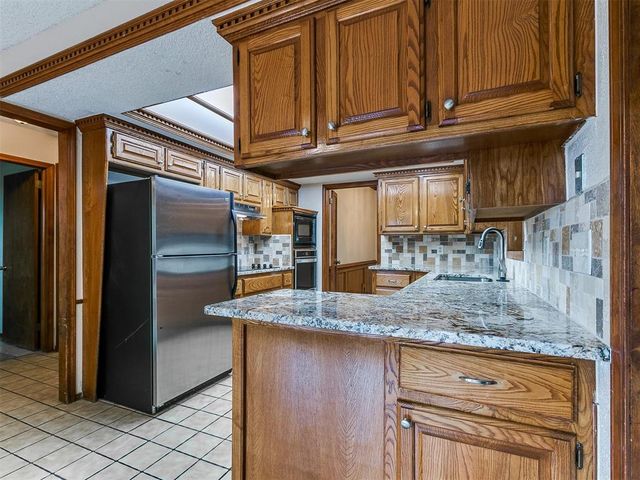 908 Carfax Road, Edmond, OK 73034