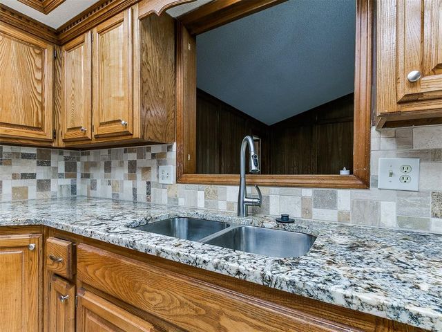 908 Carfax Road, Edmond, OK 73034